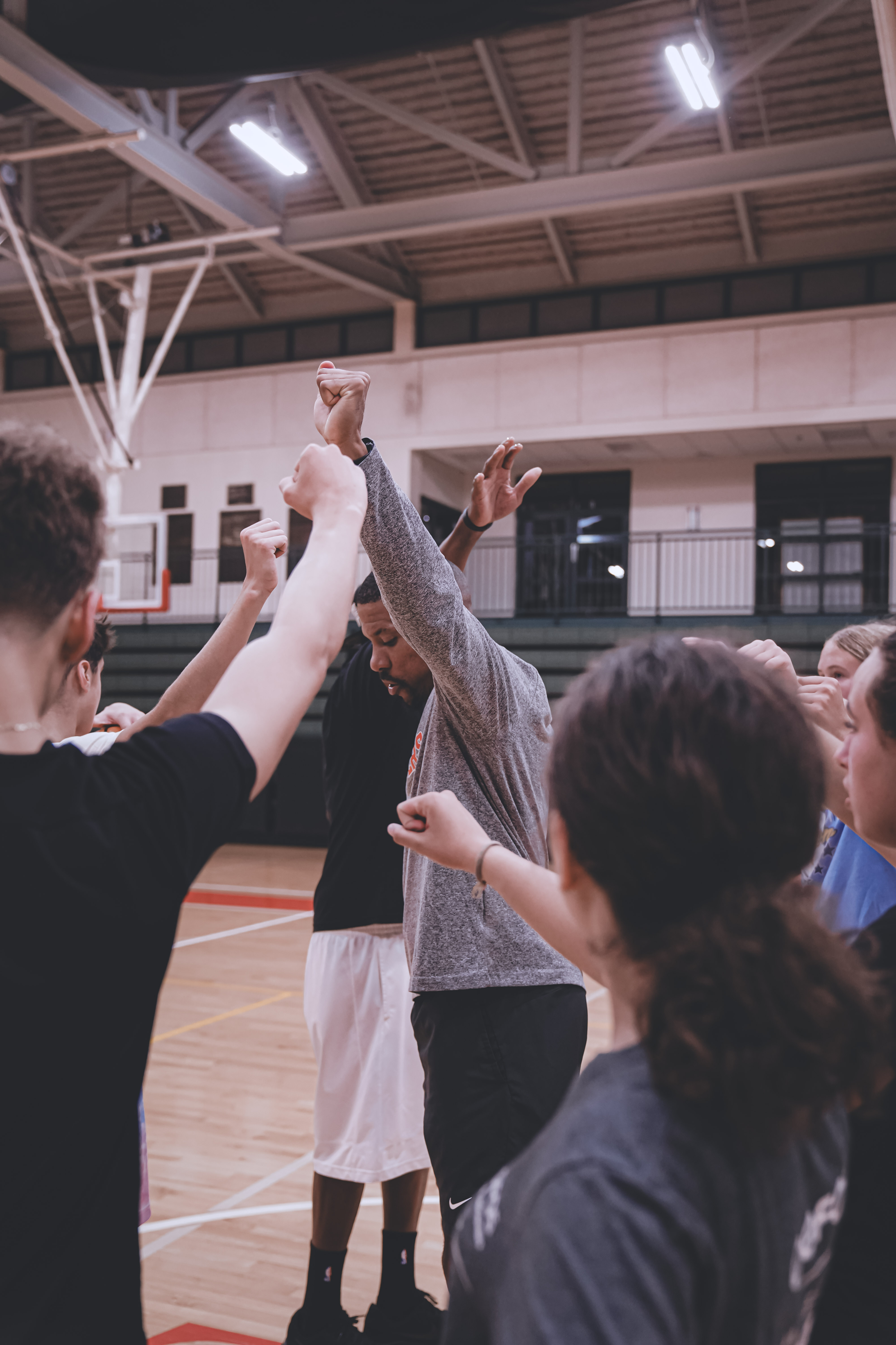 Draft League player driving to the hoop